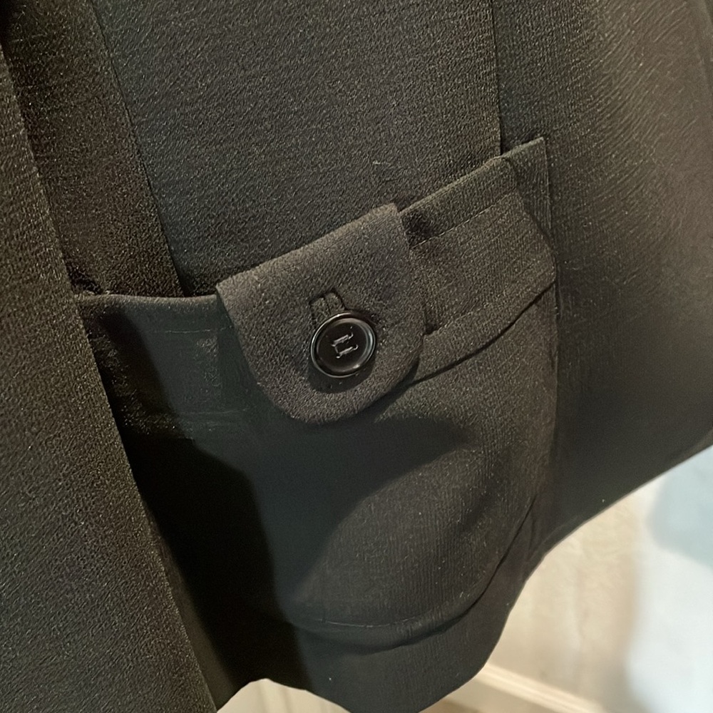Calvin Klein 2 pc suit. High neck collar jkt w/pkts. Classic slacks w/side pkts. - Picture 9 of 14